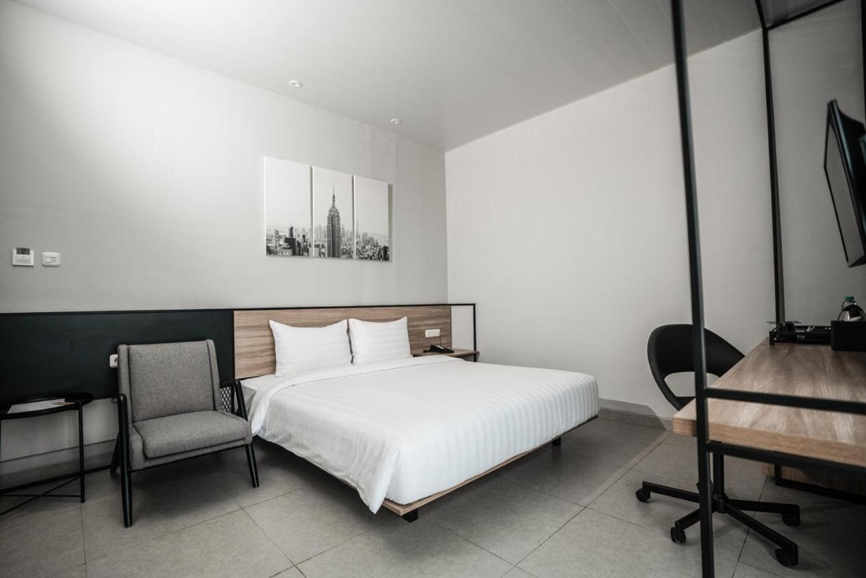 Conjioo Hotel Jakarta Managed By Mhm Tangerang Exterior foto