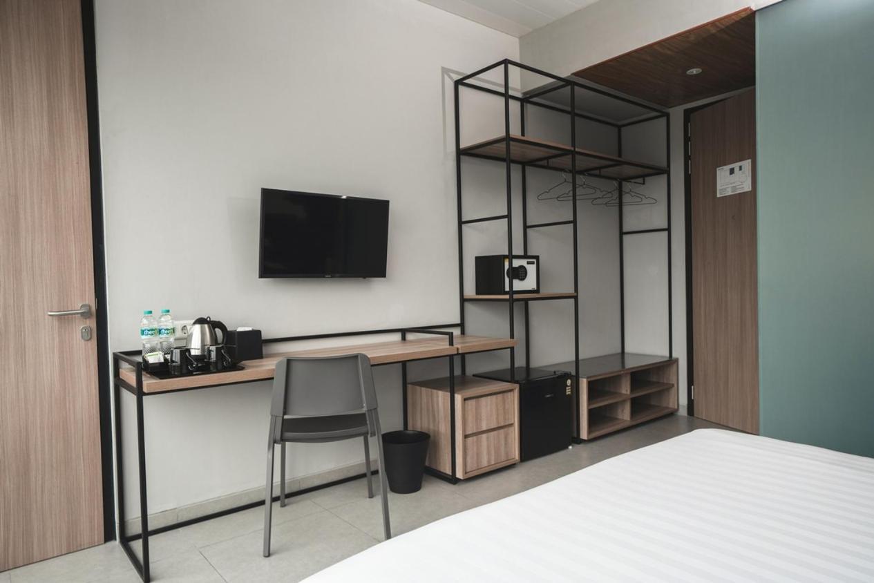 Conjioo Hotel Jakarta Managed By Mhm Tangerang Exterior foto